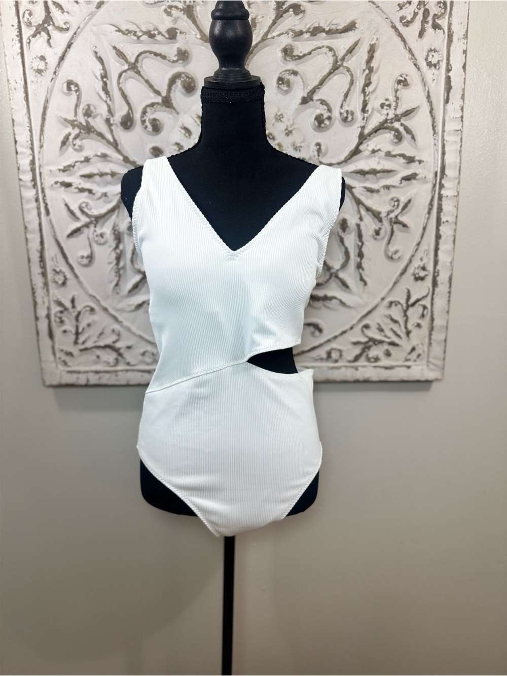 NWT Fabletics XL Asymmetrical Cutout One Piece Swimsuit White Ribbed $74.95